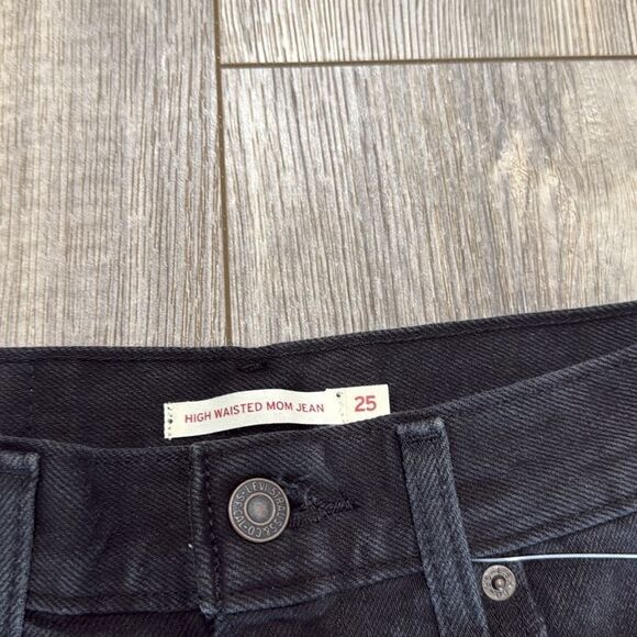 Levi's High Waisted Mom Jean - Picture 3 of 7